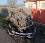 Un tânăr de 21 de ani s-a răsturnat cu autoturismul într-un șanț din satul Radila - comuna Valea Călugărească