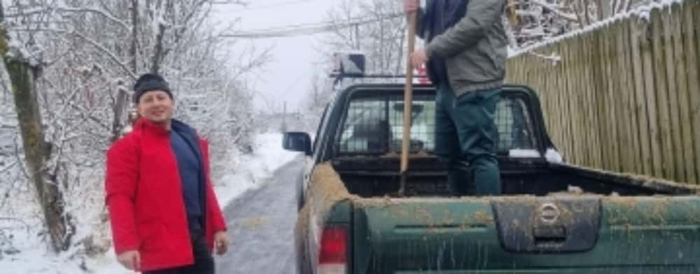 La Tătaru, a intrat în acțiune echipa de deszăpezire, condusă de primarul Ionuț Popa! 