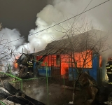 O familie din comuna Poienarii Burchii a rămas fără acoperiș deasupra capului, în toiul iernii