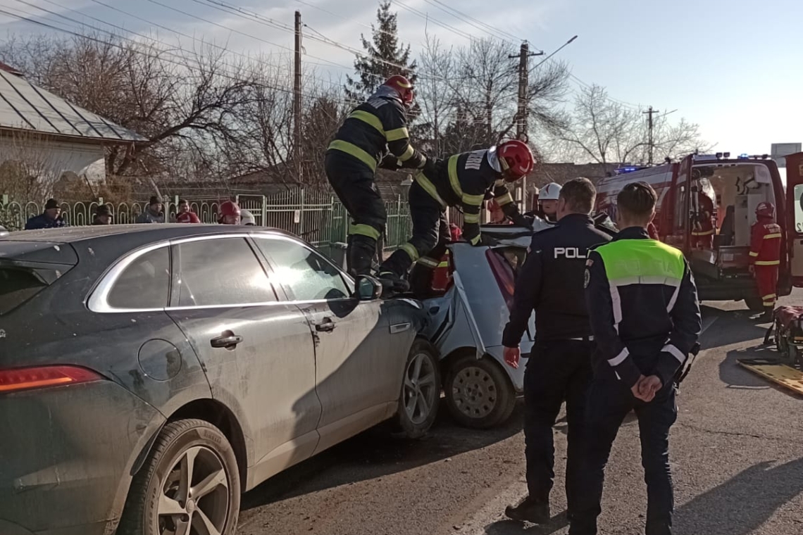 UPDATE/ Coliziune între două autoturisme, la Valea Călugărească. Trafic restricționat pe DN1B