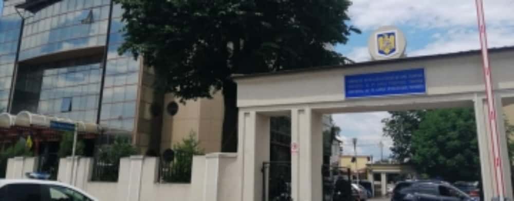 Nouă persoane, audiate în urma perchezițiilor făcute la Primăria Ploiești și la domiciliile unor funcționari publici