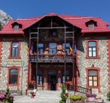 Halucinant/ Primăria Bușteni a cheltuit o sumă importantă în pline restricții bugetare, dar spune că nu știe pentru cine!