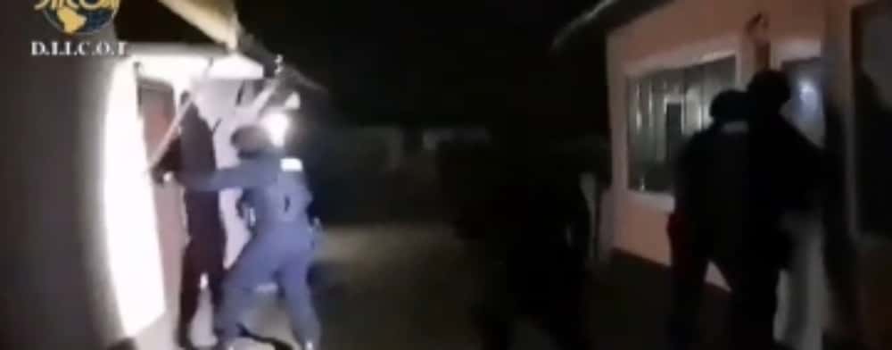 Proxeneți și traficanți de minori, ”călcați” de DIICOT și polițiști. Percheziții și în Prahova!