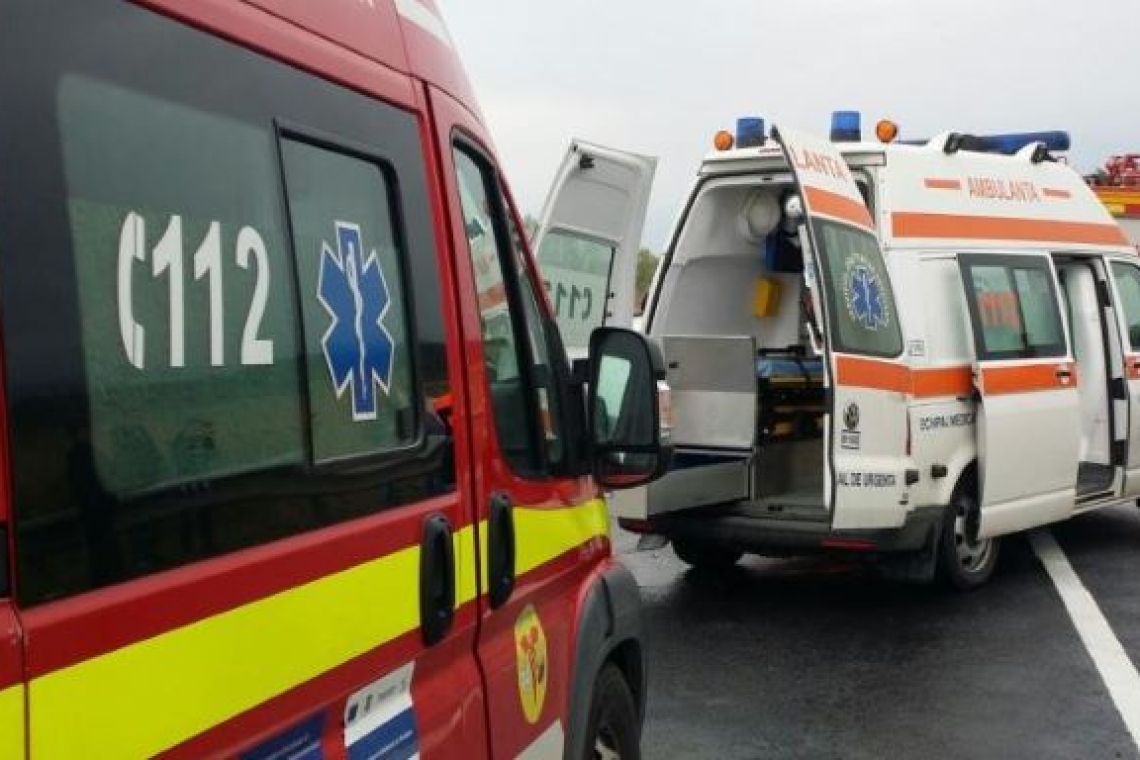 Un bărbat din Bucov, în stare gravă, după ce autoturismul pe care îl repara a căzut peste el! Pompierii au intervenit pentru a-l scoate de sub mașină