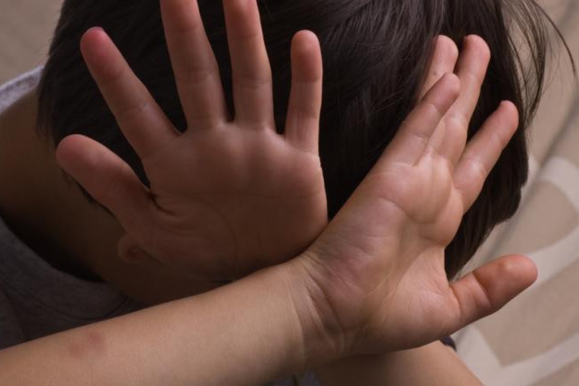 Șocant/ Un ploieștean acuzat că și-a violat și agresat propriii copii a fost arestat preventiv