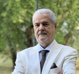 Fostul premier Adrian Năstase a donat sute de bunuri culturale comunei prahovene Cornu