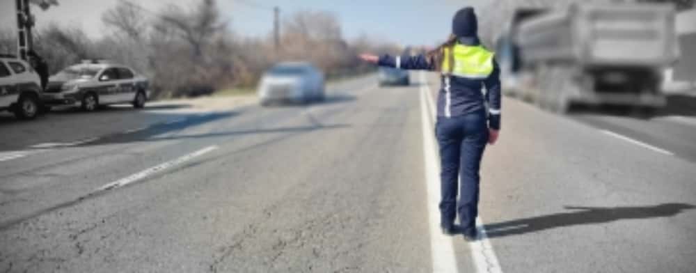 Șoferi, pietoni, bicicliști - sancționați de polițiștii prahoveni de la Rutieră pentru încălcarea regulilor de circulație. Peste 200 de amenzi în 24 de ore!