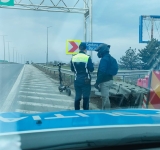 Inconștient/ Un tânăr de 31 de ani a fost prins cu trotineta pe autostradă!