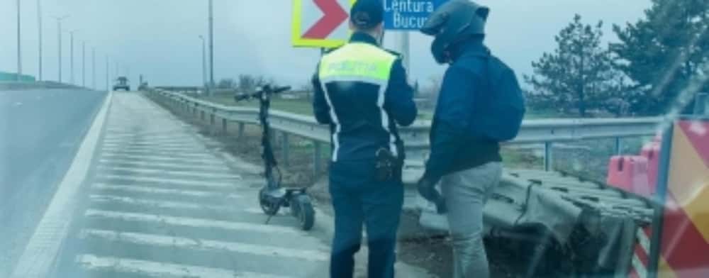 Inconștient/ Un tânăr de 31 de ani a fost prins cu trotineta pe autostradă!
