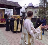 Moaștele Sfântului Dimitrie cel Nou, la Biserica Domnească din Ploiești. Sute de credincioși au fost prezenți în curtea lăcașului de cult