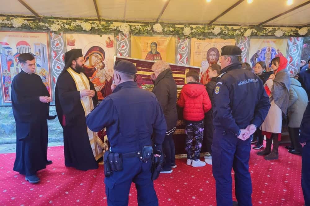 Peste 18.000 de credincioși au participat la pelerinajul cu moaștele Sf. Dimitrie cel Nou în protoierii din Prahova, în această săptămână