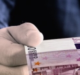 Autopsier, cercetat în libertate după ce ar fi luat mită 600 de lei pentru îmbălsămarea unui decedat