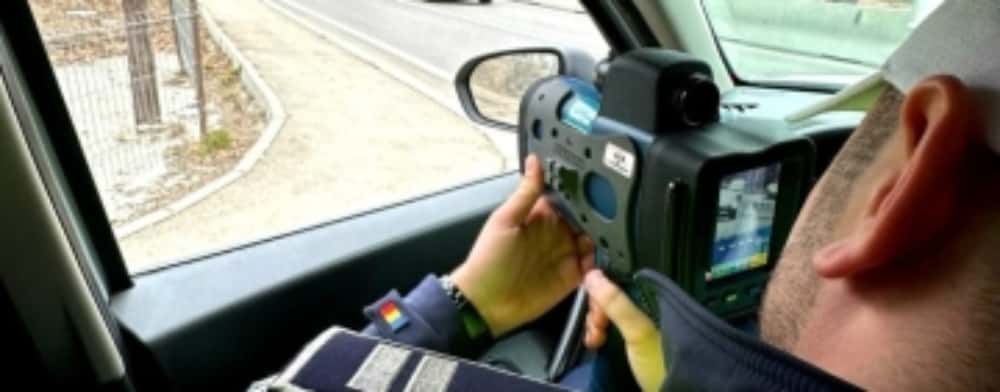 Weekend cu amenzi - gârlă/ Polițiștii prahoveni au aplicat peste 300 de sancțiuni pentru depășirea vitezei legale. Zeci de șoferi au rămas fără permis