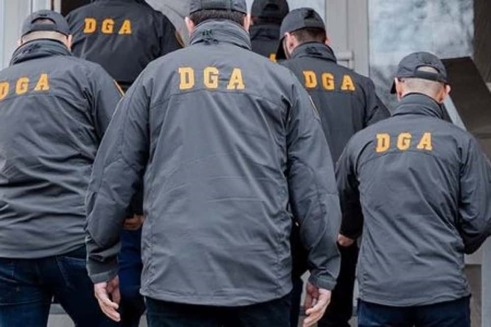 O asistentă medicală a fost reținută pentru trafic de influență, după ce a luat bani de la un investigator sub acoperire pentru obținerea unui certificat medico-legal