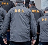 O asistentă medicală a fost reținută pentru trafic de influență, după ce a luat bani de la un investigator sub acoperire pentru obținerea unui certificat medico-legal
