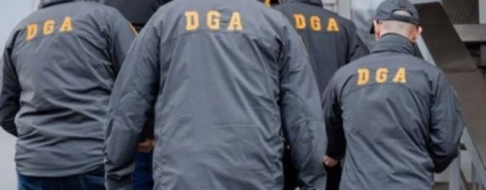 O asistentă medicală a fost reținută pentru trafic de influență, după ce a luat bani de la un investigator sub acoperire pentru obținerea unui certificat medico-legal