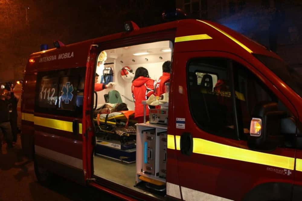 Update /Alertă, luni seară, pe scara unui bloc din centrul Ploieștiului! Oameni evacuați din cauza unui miros suspect