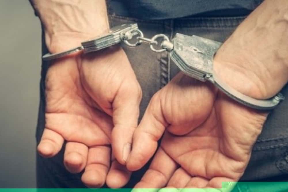 Polițist din Covasna, arestat preventiv pentru că ar fi întreținut relații sexuale cu două minore și pentru pornografie infantilă