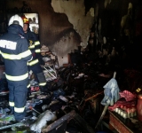 Un ploieștean de 85 de ani a suferit arsuri în urma unui incendiu care i-a cuprins apartamentul
