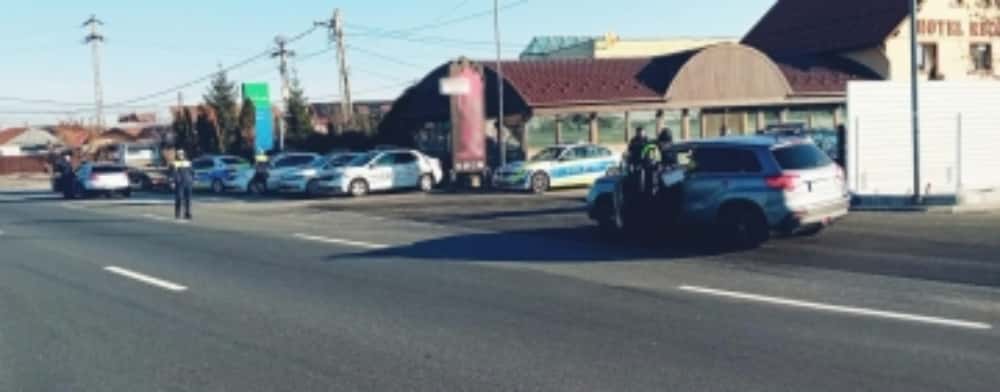 Polițiștii de la Rutieră, în acțiune pe DN1, la Bănești