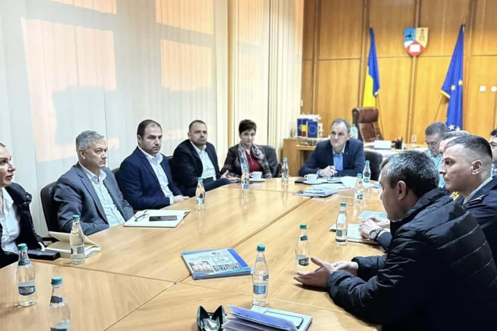 Ședință de urgență convocată de prefectul Virgiliu Nanu, după mizeria descoperită de ANPC la centrul pentru persoane cu dizabilități de la Călinești