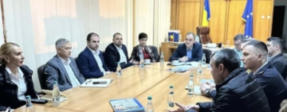 Ședință de urgență convocată de prefectul Virgiliu Nanu, după mizeria descoperită de ANPC la centrul pentru persoane cu dizabilități de la Călinești