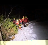 Doi turiști răniți, recuperați în miez de noapte de salvamontiștii prahoveni, de pe Valea Coștilei