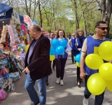 Liberalii ploieșteni au blocat și s-au blocat! Din cauza propriilor consilieri locali, au stat o oră în trafic să ajungă la Parcul Bucov, unde au împărțit balonașe