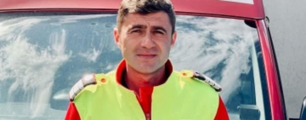 Intervenție contra-cronometru la un meci de fotbal din Prahova: un pompier, jucător la Vâlcănești, i-a salvat viața portarului echipei adverse