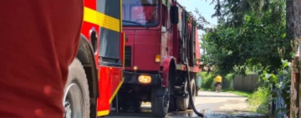 O casă din Puchenii Mari a fost mistuită de flăcări, joi seară