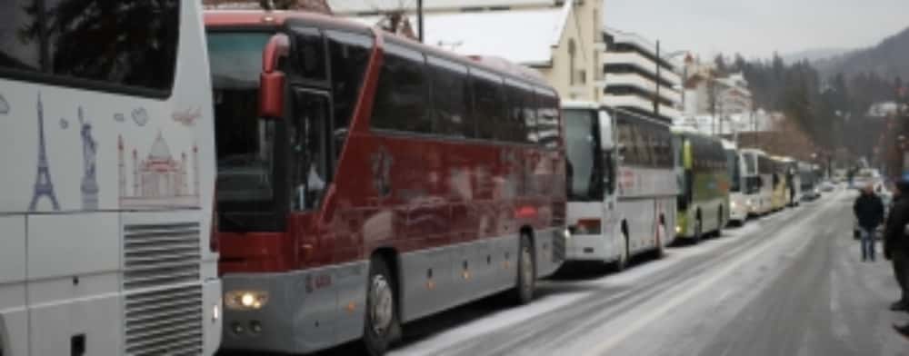 550 de copii din Sinaia merg în ”Excursia Anului”. 12 autocare pleacă sâmbătă spre Capitală