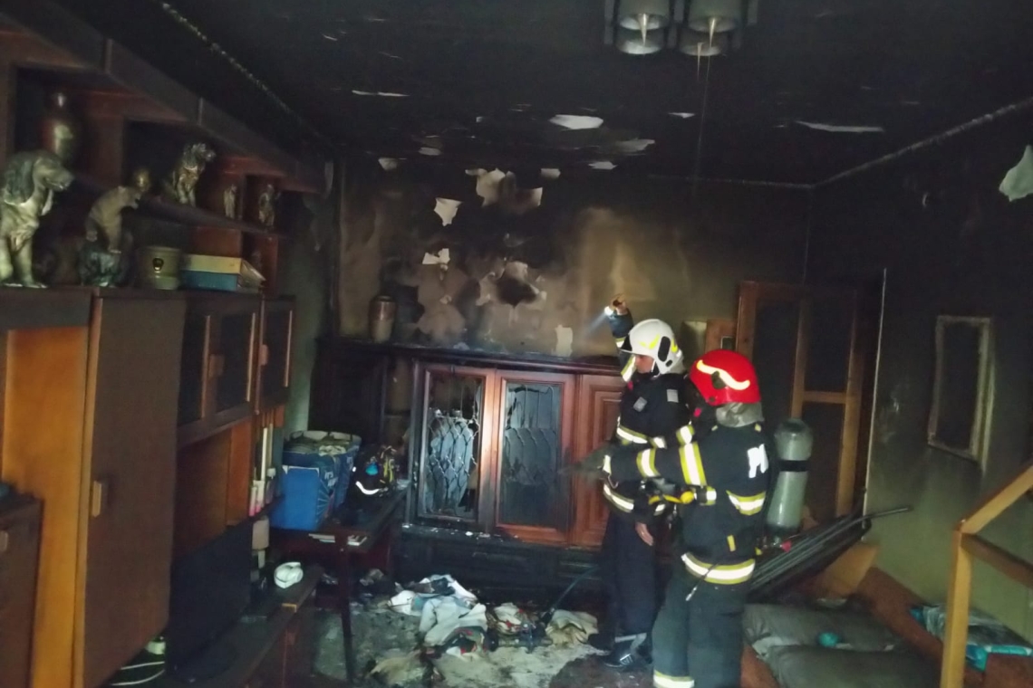 Ploiești/Incendiu într-un apartament de pe strada Mihai Eminescu. Un copil de opt ani a fost găsit în stare de inconștiență