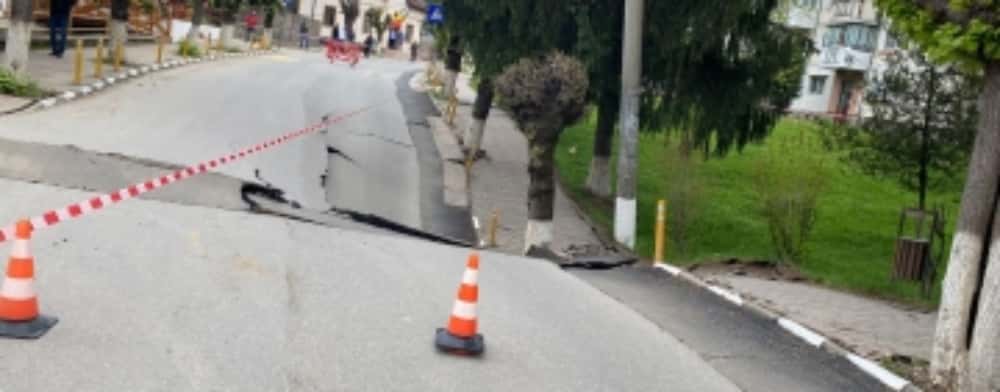 Ce măsuri s-au luat în cazul surpării străzii din Slănic, în urma ședinței Comitetului Județean pentru Situații de Urgență