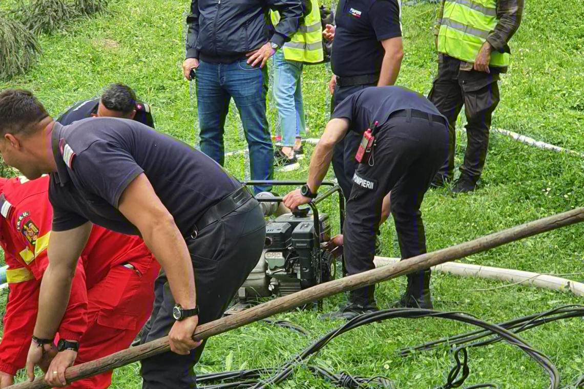 Specialiștii în geologie încep forajele la Slănic, pentru a vedea dacă persoanele evacuate se pot întoarce la casele lor