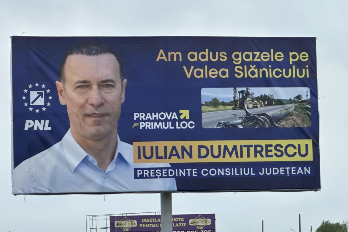 Minciuna merge mai departe! Dumitrescu și-a montat panouri electorale cu mesajul: ”Am adus gaze pe Valea Slănicului!”/ Consilierul județean Rareș Enescu a răbufnit: ”Care gaze?”