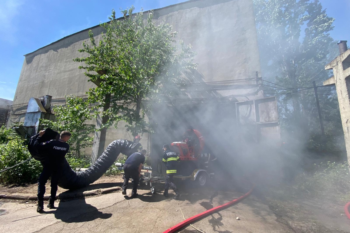 Cauza incendiului din hala dezafectată: muncitorii tăiau metale lângă produsele petroliere!