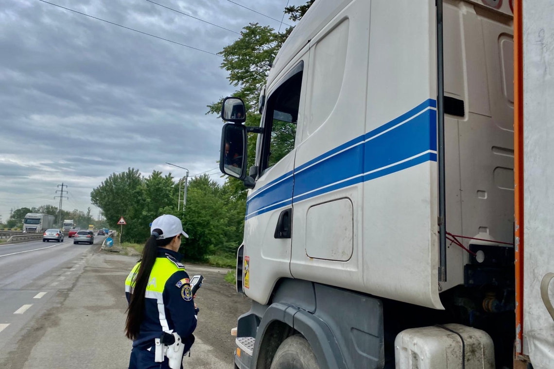 Acțiune a polițiștilor de la Rutieră pe DN 1 B, la Bucov. Sunt vizați transportatorii de marfă și de persoane