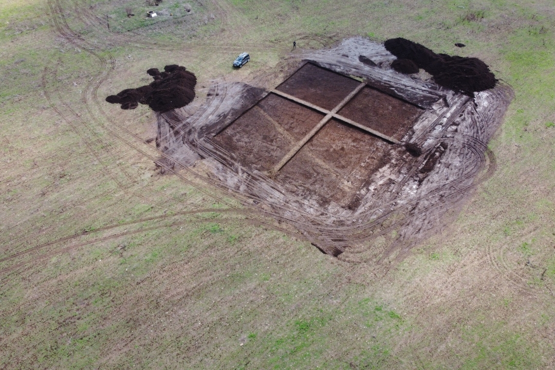 Morminte din epoca bronzului descoperite de arheologi pe un câmp din comuna prahoveană Păulești