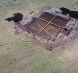 Morminte din epoca bronzului descoperite de arheologi pe un câmp din comuna prahoveană Păulești