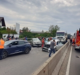 Accident în lanț pe DN1/ Implicate șase autoturisme și un camion cu balast