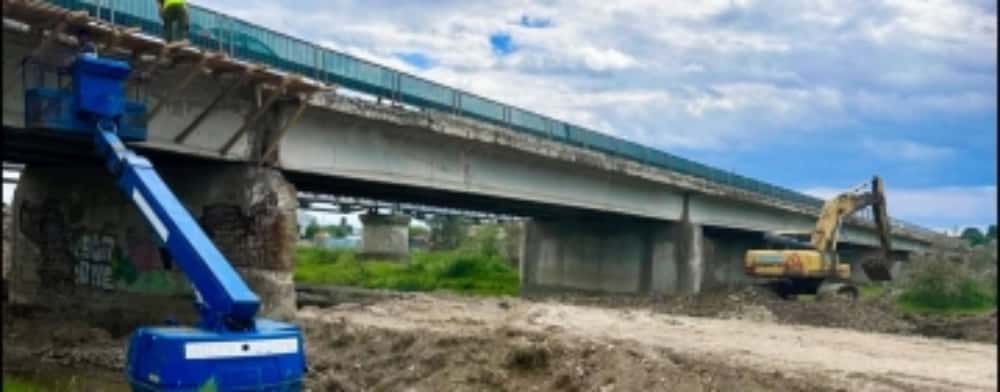 Podul peste Teleajen, din Blejoi, a intrat în reparații