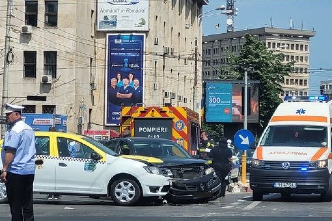 Un autoturism și un taxi, implicate într-un accident, în centrul Ploieștiului