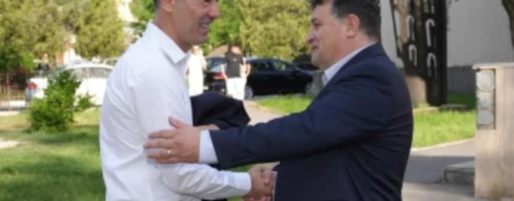 Dumitrescu, opulență și sfidare în campania electorală prin localitățile Prahovei