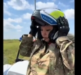 UPDATE/ Diana Șoșoacă, filmată îmbrăcată într-o uniformă de Armată și cu o cască de la Poliția Rutieră! Reacția Poliției Române