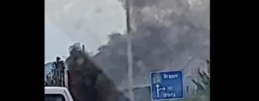 Autocamion în flăcări, pe DN1, la Bănești. Pompierii au reușit să stingă incendiul