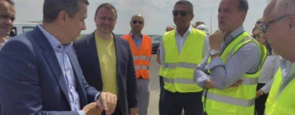 Ministrul Transporturilor, Sorin Grindeanu, reconfirmă că în toamnă se va circula pe primele două sectoare ale autostrăzii A7, de la Dumbrava la Pietroasele
