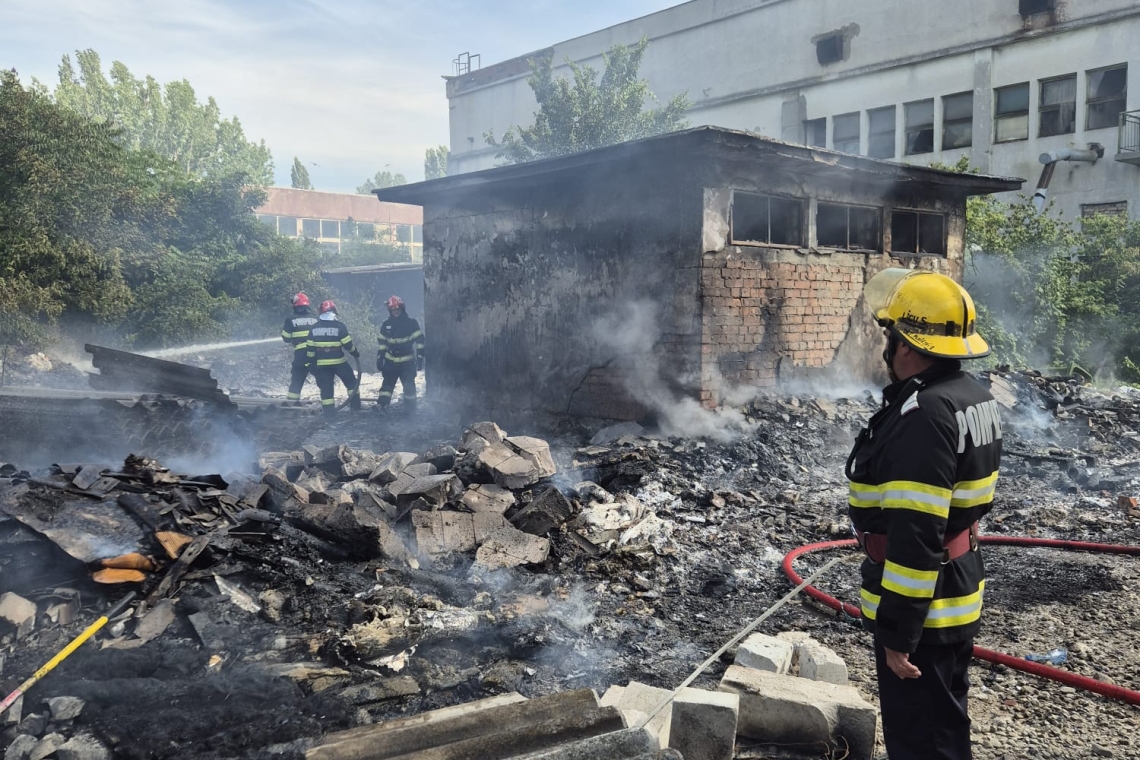 Incendiu în curtea fostei fabrici "Dorobanțu" din Ploiești