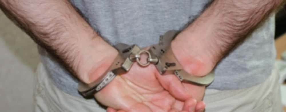Bestie cu chip de om! Un bărbat din Ploiești, arestat după ce a agresat sexual două fetițe de 5 și 7 ani!