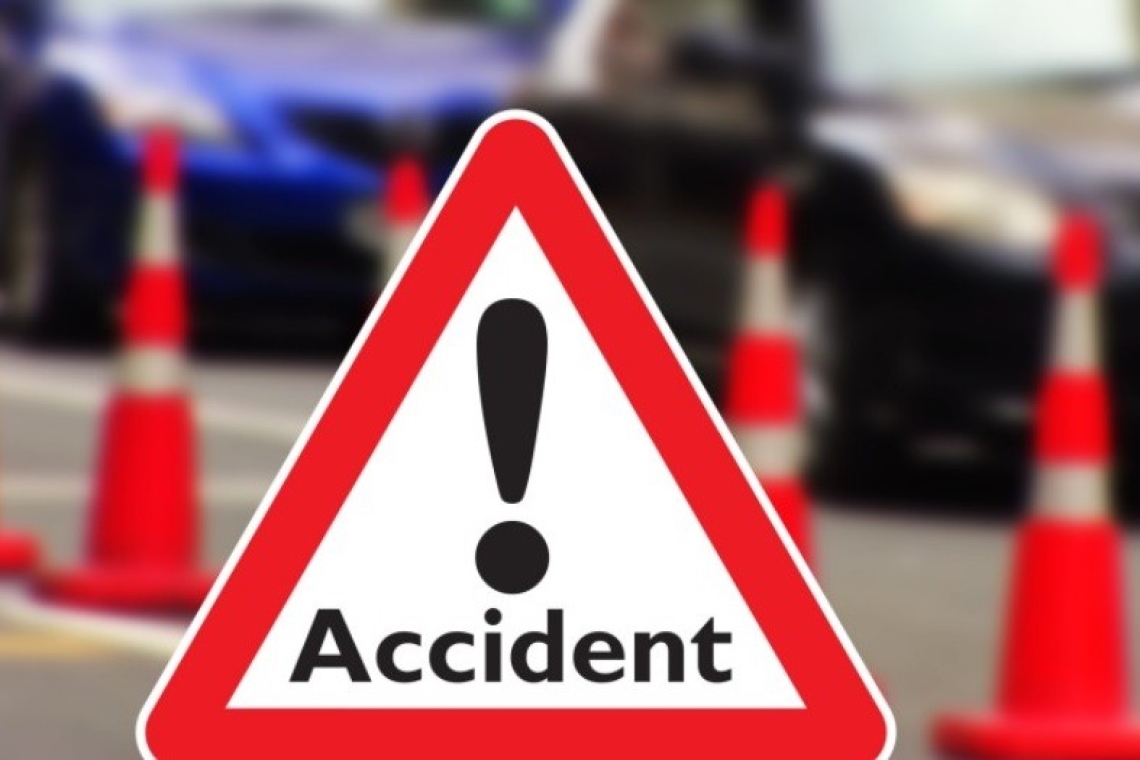 Accident cu trei autovehicule în zona sensului giratoriu suspendat de la intrare în Ploiești
