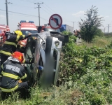 Accident pe DN 72, la ieșirea din Ploiești. Ambii șoferi au fost răniți, unul dintre ei a rămas încarcerat